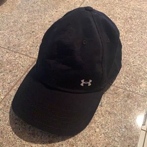 Under Armour women’s black adjustable baseball cap